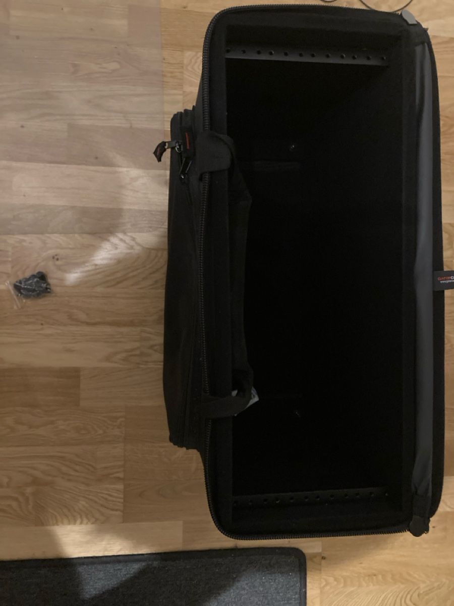 Valigie: Gator Case 4HE Rack Transport Case – Nuovo (secondo la descrizione) da Schalunen venduto da joelsbest 1