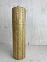 Pfeffermühle aus Eiche, Handgedrechselt