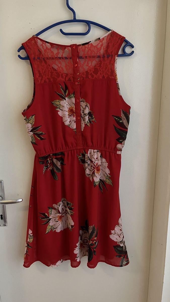 Only Vestiti: Sommerliches, rotes ONLY Kleid mit Blumenmuster, Gr. 40 – Nuovo (secondo la descrizione) da Schübelbach venduto da lan_2rdc 1