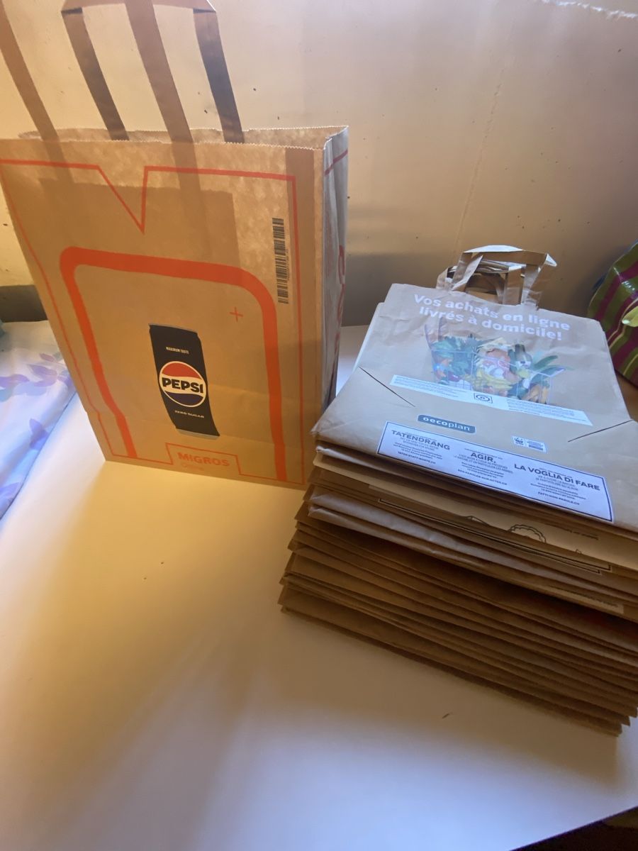 Coop Taschen: 38 Papiersecke von Coop & Migr – Gebraucht aus Herzogenbuchsee von ameise02 2
