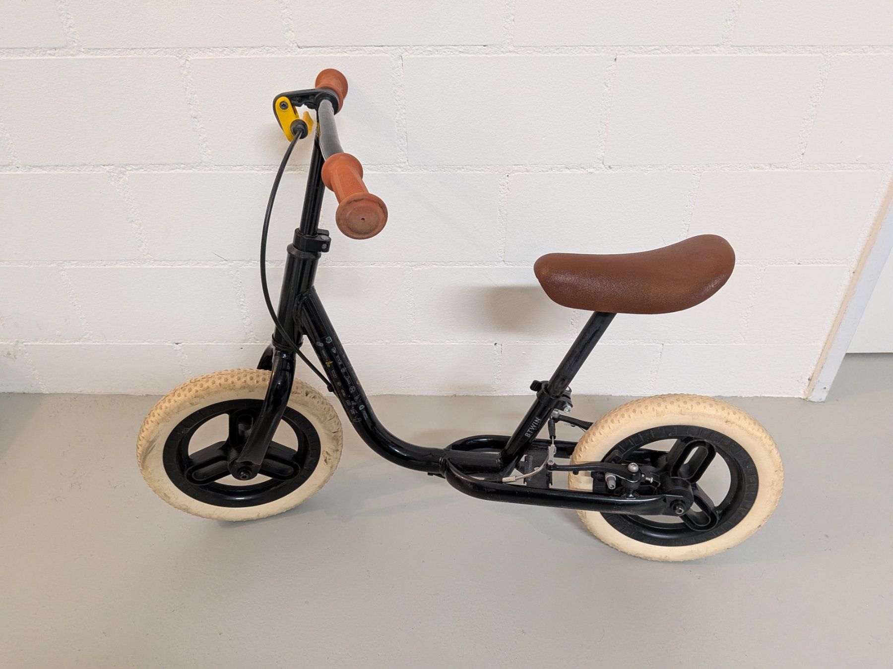 Decathlon Veicoli per bambini: Kinder Laufrad Decathlon Schwarz – Usato da Dättlikon venduto da AdiWinti
