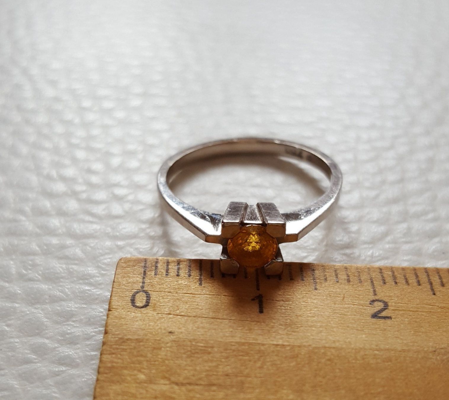 Anelli: 750 Weiss Gold Solitär Ring Mit Stein – Usato da Wald ZH venduto da Dasilver 1
