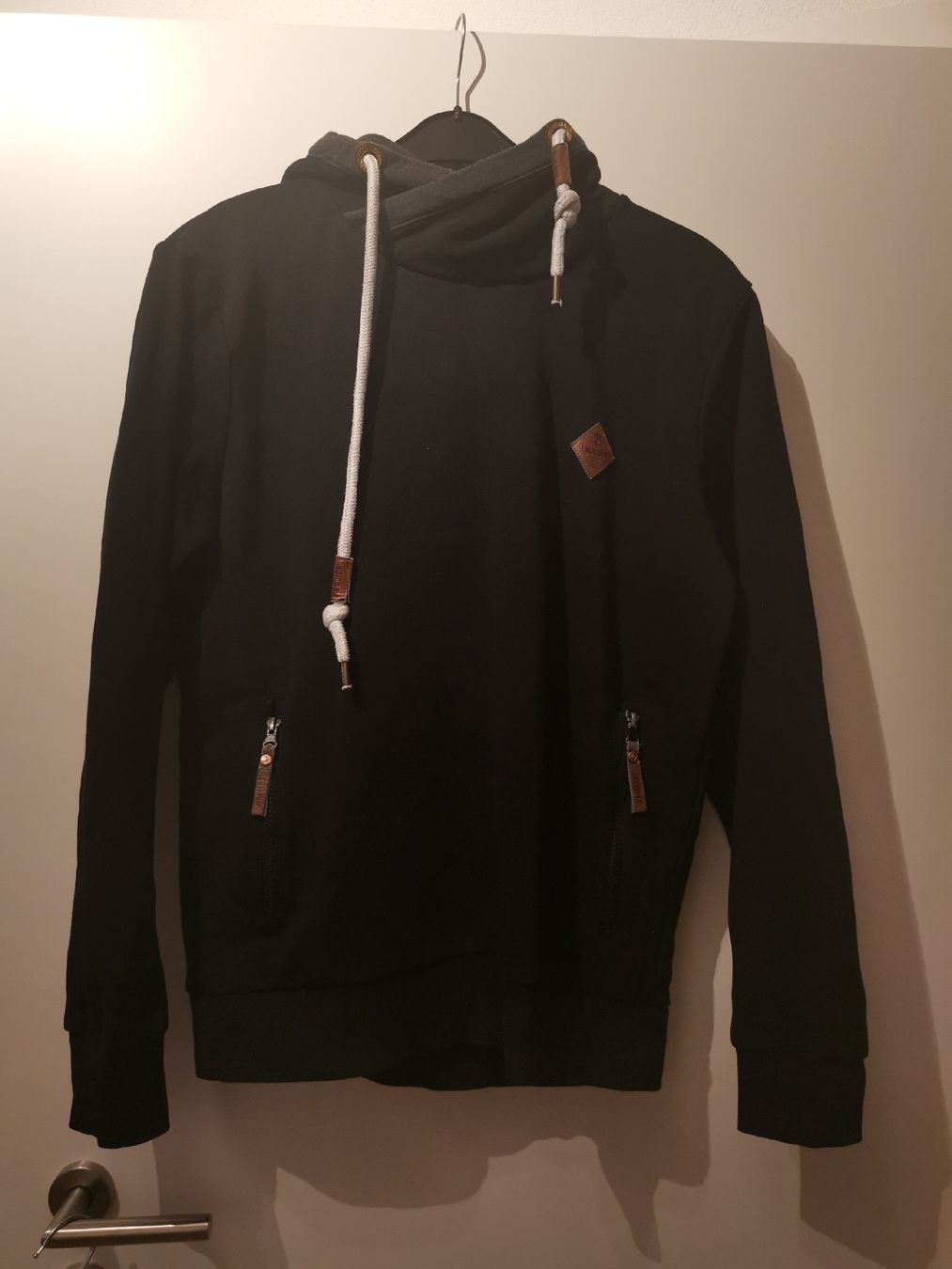 Maglioni & Felpe: INDICODE Herren Kapuzenpullover Grösse L schwarz – Usato da Gelfingen venduto da Meierbeat