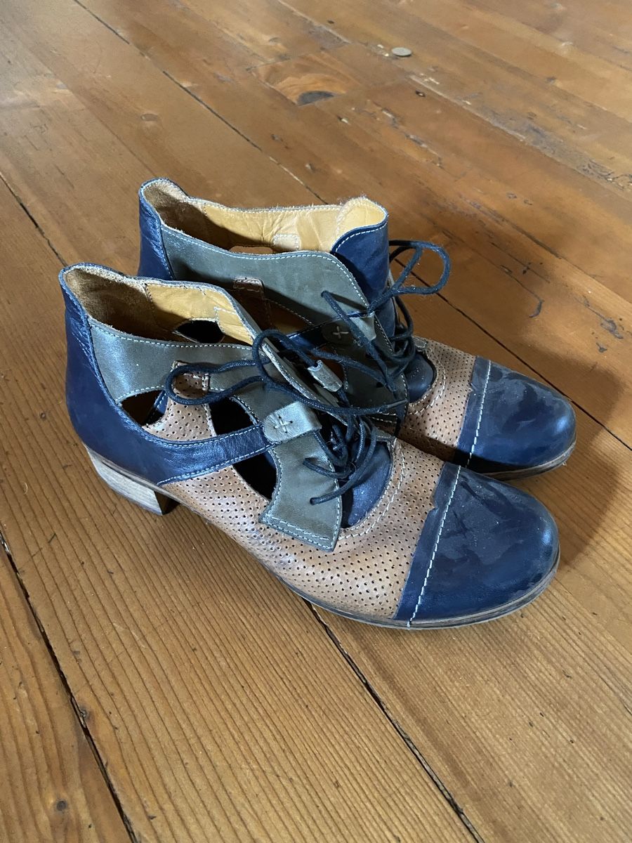 Chaussures femmes: Spezielle Stiefeletten 37 – D'occasion à Heimenschwand par marlies-033 3