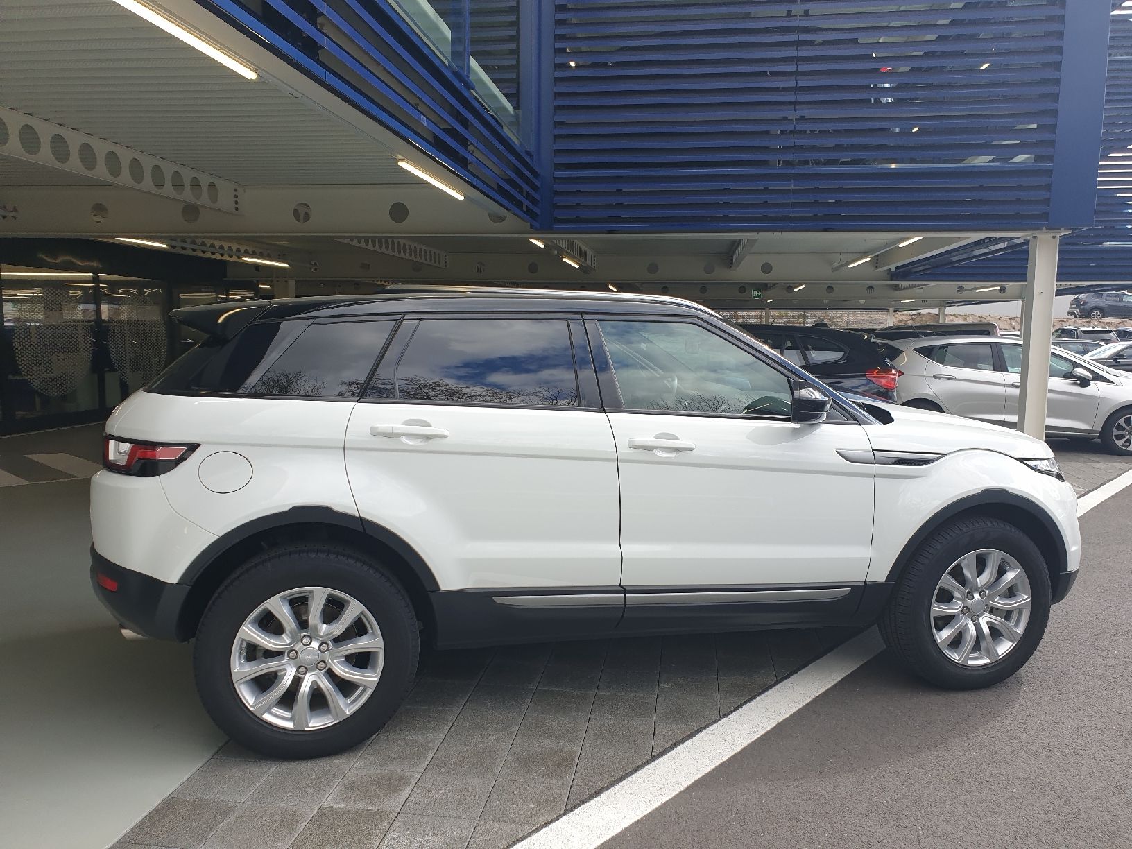 Land Rover Autos: Range Rover Evoque 2.0 Si4 – D'occasion à Morges par lad_fg5q 1