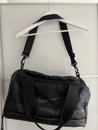 Nike Sporttasche klein in schwarz