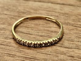 Fingerring Gelbgold 18K (punziert 750) mit 9 nat. Diamanten 