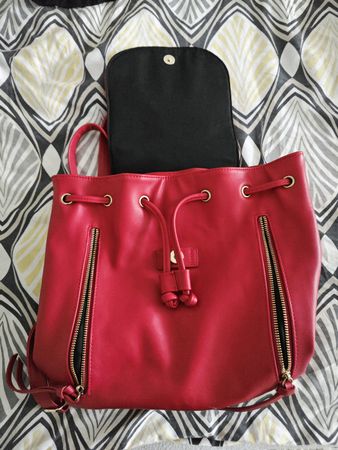 Rucksack rot mit Kordelzug und Reissverschlüsse