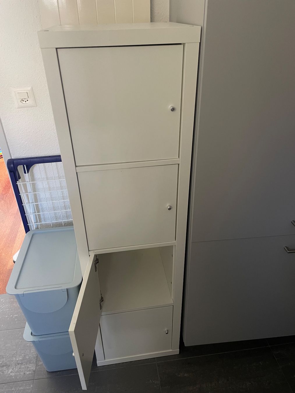 Ikea Regale: Kallax mit eingesetzten Türen – Gebraucht aus St. Gallen von van_8zbf 1