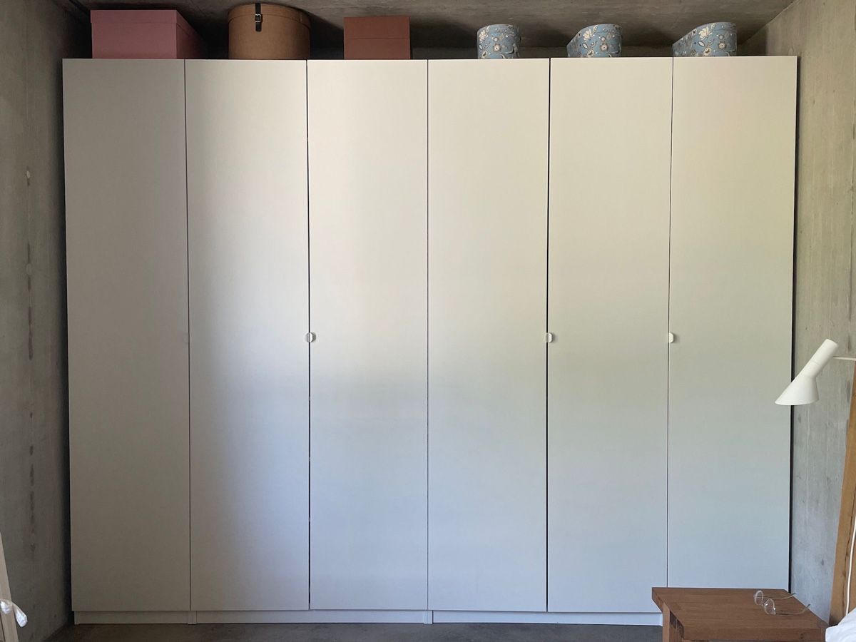 Armadi: Wardrobe white 6 doors modular storage unit good condition – Usato da Basel venduto da Ageco