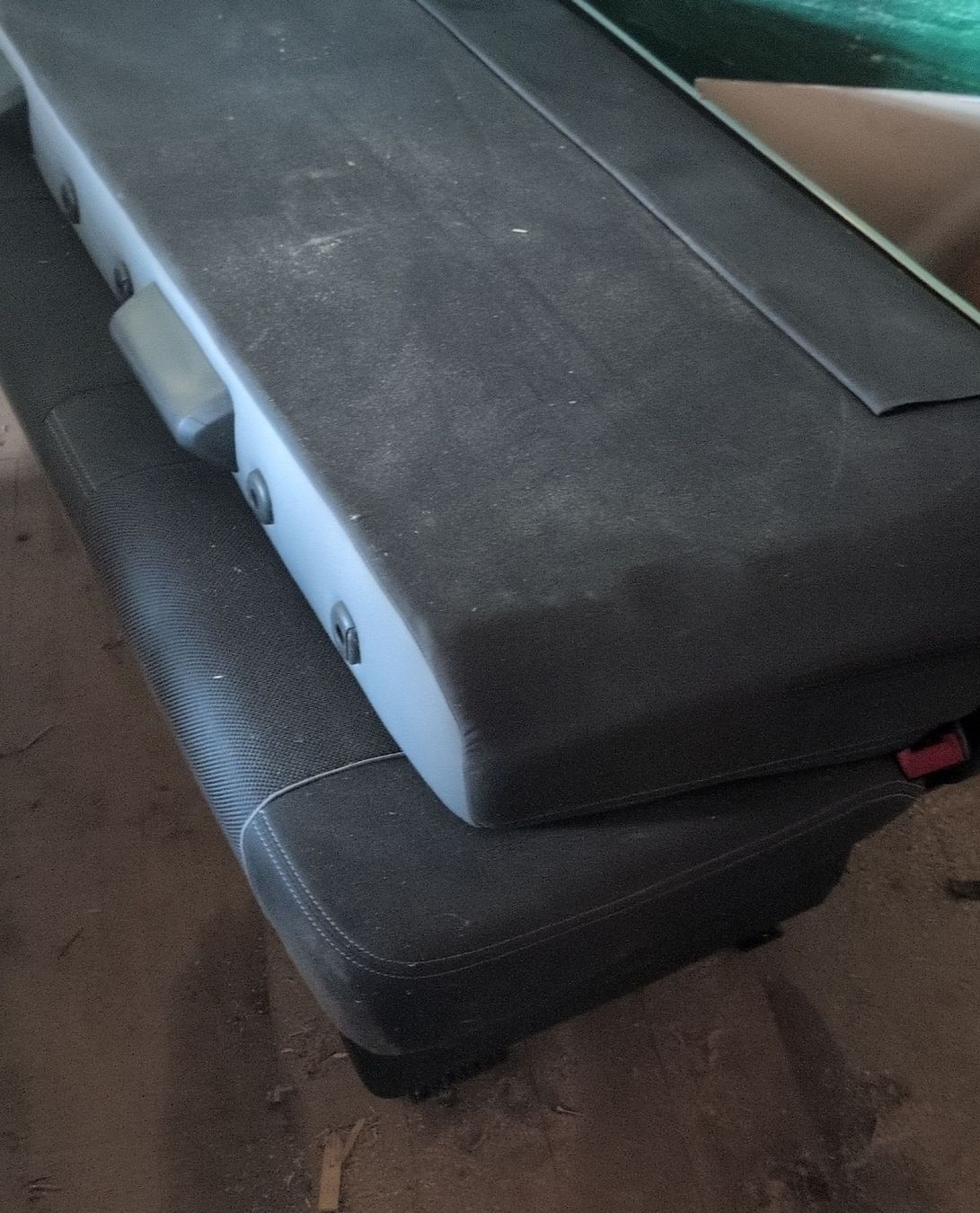 VW Autres accessoires p. véhicule: VWT5 3sitzbank gebraucht  – D'occasion à Frauenfeld par zwassli30