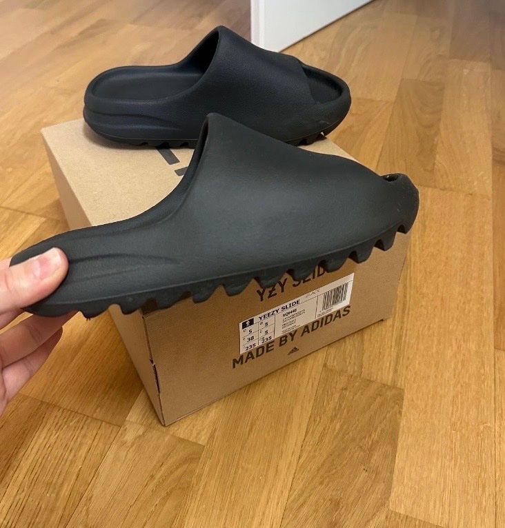 Adidas Scarpe da uomo: Adidas Yeezy Slides – Usato da Wallisellen venduto da mirja.02 2