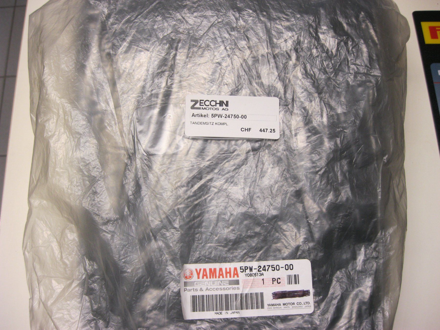 Yamaha Tutti i ricambio per moto: Soziussitz Yamaha R1 (2002-2003) – Nuovo e nell'imballaggio originale da Neftenbach venduto da Zecchini-Motos 2
