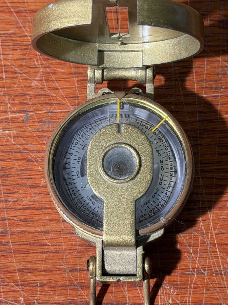 Kletterausrüstungen: Vintage Metal Compass, Folding Design, Acceptable – Gebraucht aus Lausanne von artnouveau04 1