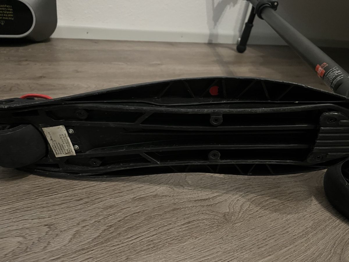 Micro Kickboard: Micro Maxi Deluxe Pro Scooter Schwarz & Rot – Usato da Reinach BL venduto da Wasser20052011 6
