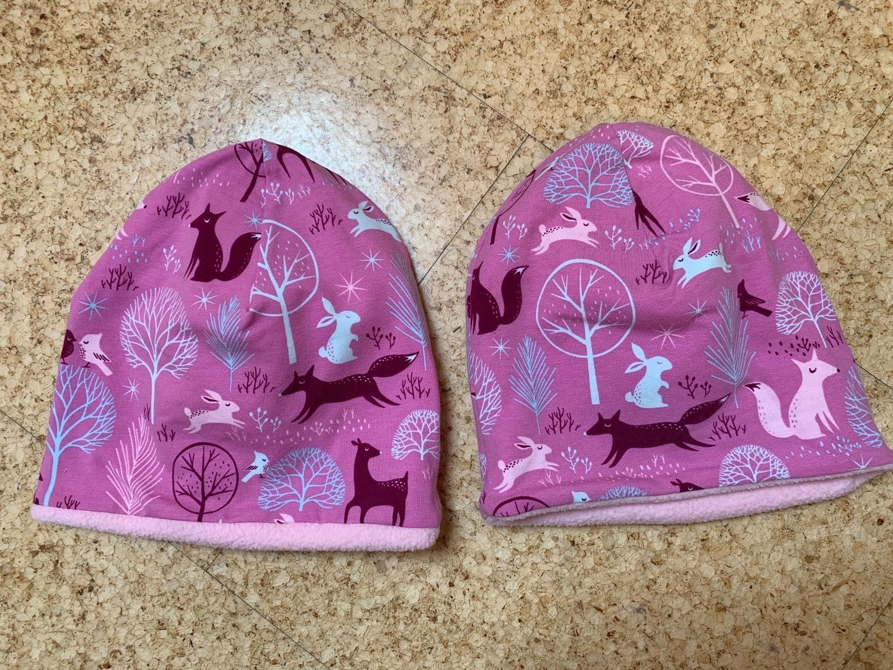 Altro abbigliamento per bambina: 2 rosa Kinderkappen handmade – Usato da Ettingen venduto da Echoo