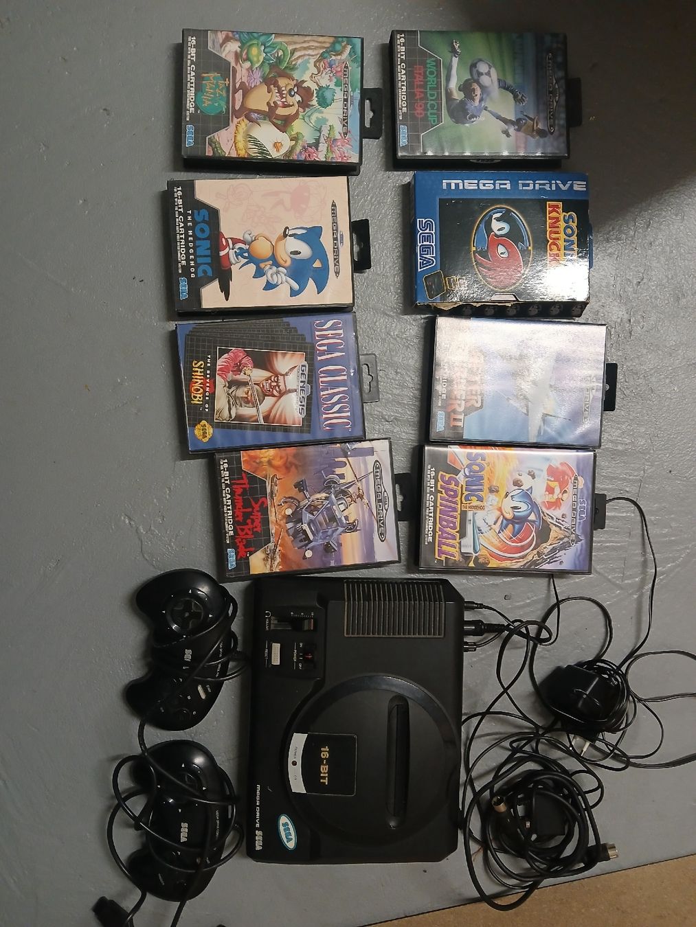 Sega Console: SEGA Mega drive - complète avec 8 jeux – Usato da Brignon (Nendaz) venduto da dan_8jby 1