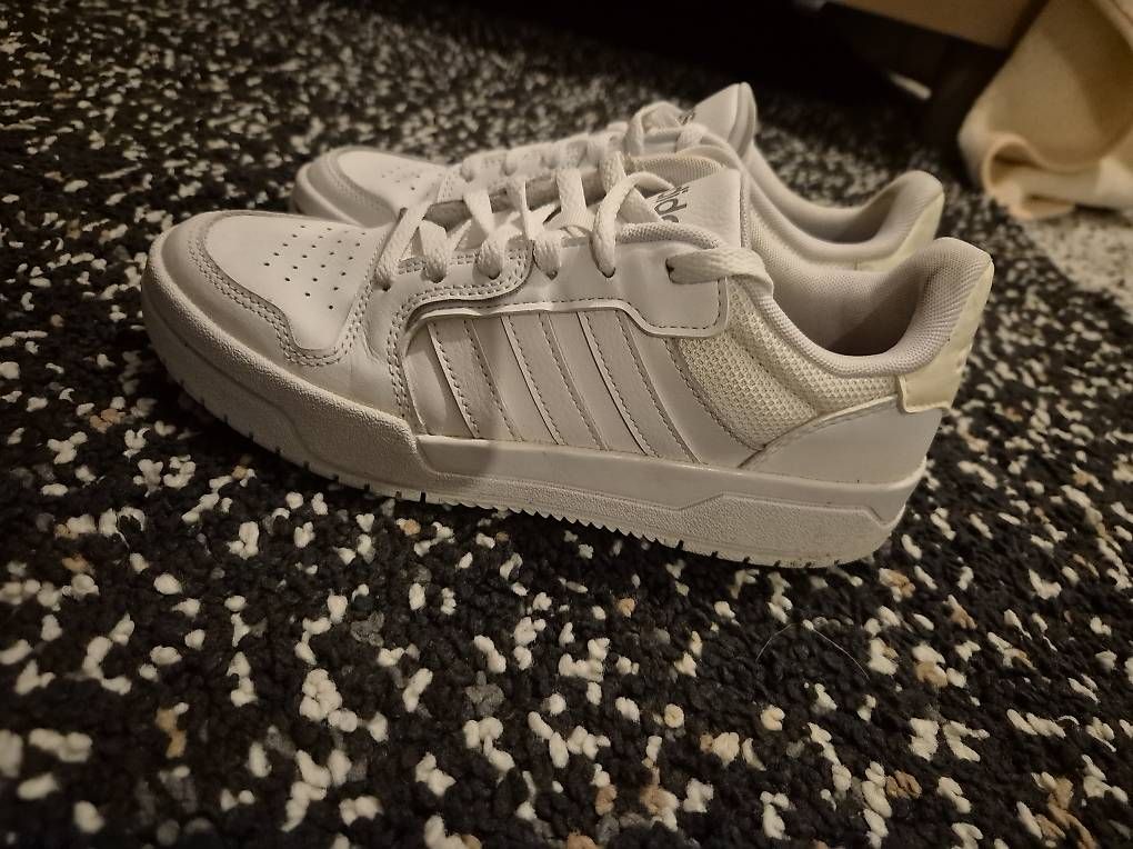 Damenschuhe: Adidas sneaker weiss – Gebraucht aus Teufen AR von jelenajk 2