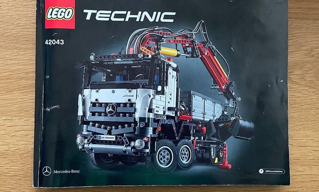 Lego Baukästen: Lego Technic Mercedes Benz Arcos 3245 – Gebraucht aus Aeschi b. Spiez von Oberland_beo