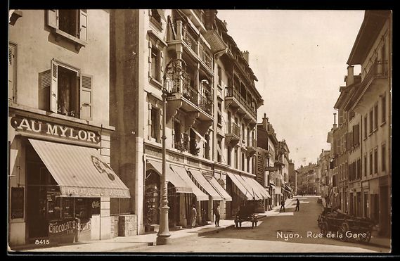 Cartoline postali: AK Nyon, Rue de la Gare – Usato da Berlin venduto da bartko-reher