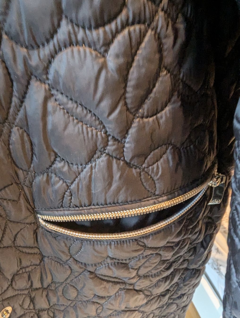 Cappotti: manteau matelassé ARMANI – Usato da Teufen venduto da Mariebotschi 4