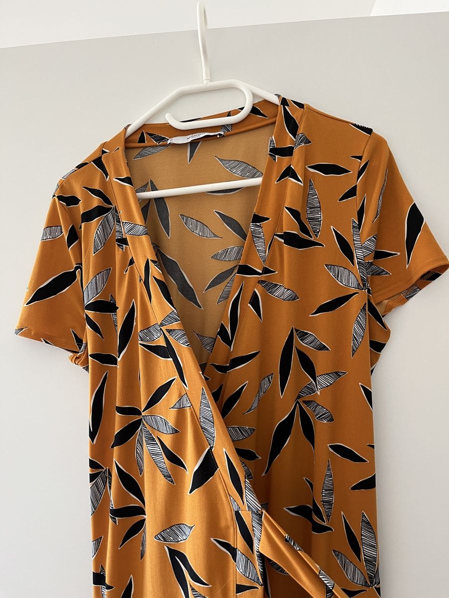 Mango Kleider: Wickelkleid orange mit Blattmuster  – Gebraucht aus Allschwil von MaloseS08 2