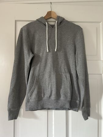 Pier One Kapuzenpullover grau Grösse XS mit kleinem Loch