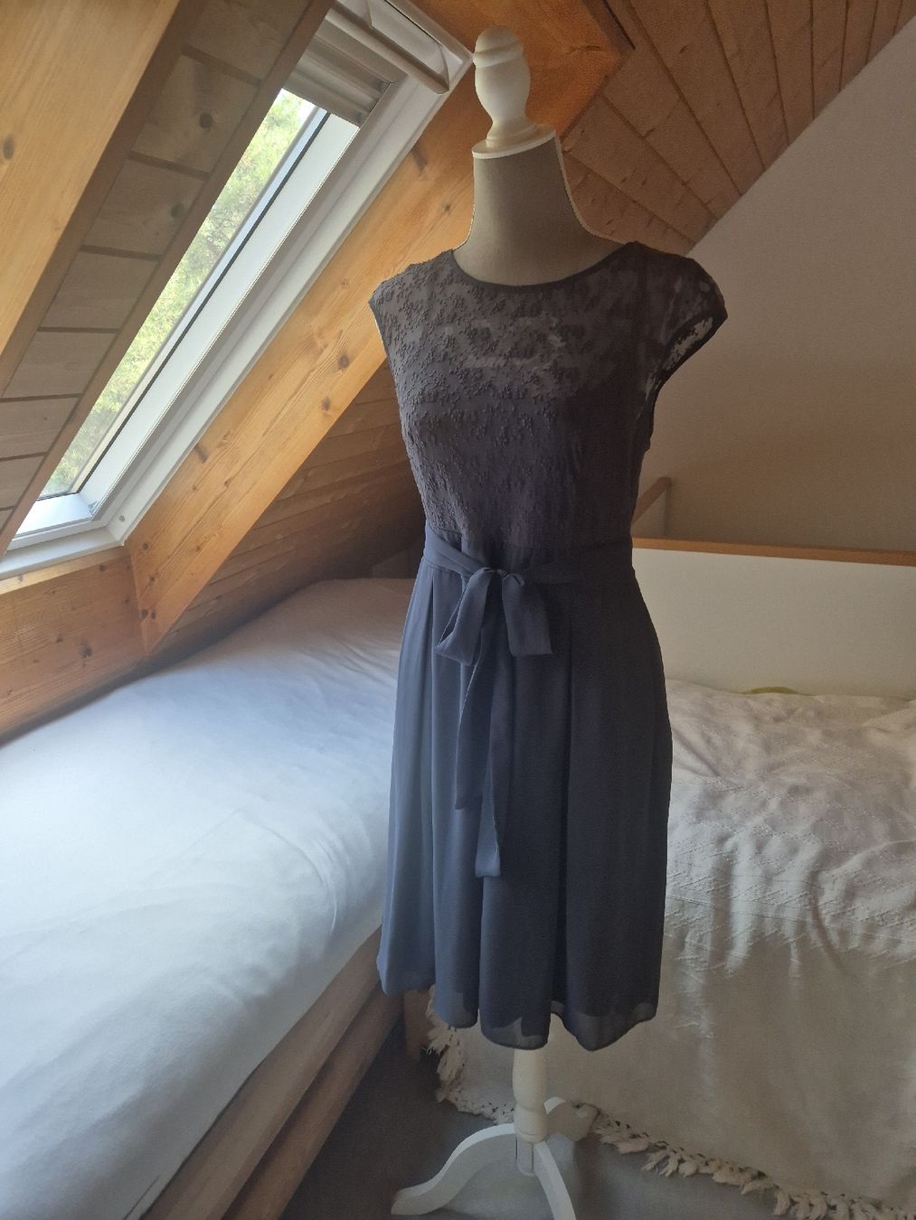 Robes: Kleid Zero blaugrau mit Spitze und Bindeband Grösse 40 – D'occasion à Zürich par Drago670