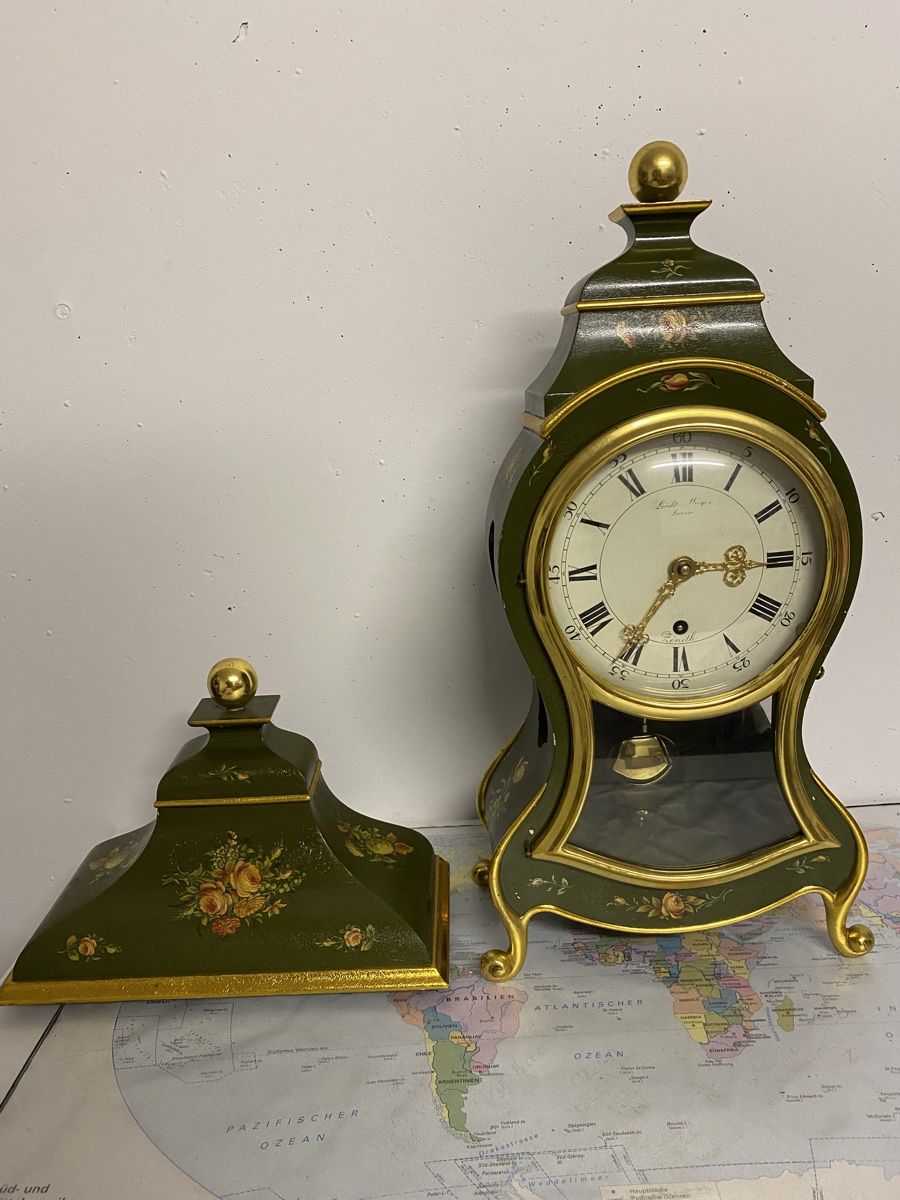 Alle Dekorationen: Antike Zenith Wanduhr, floral bemalt – Gebraucht aus Büron von Filadefia-888