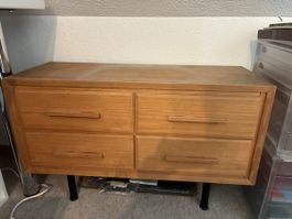 Kommode aus Holz mit vier Schubladen Robust