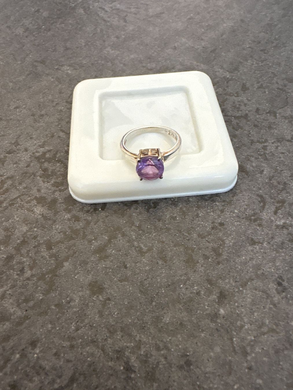 Anelli: Silberring mit Amethyst Grösse 51 – Usato da Pfäffikon ZH venduto da Sil-Vany 2