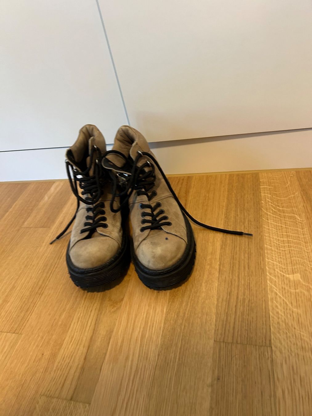 Scarpe da uomo: Stiefeletten beige Grösse 38 gut erhalten – Usato da Zürich venduto da Dailychic 3
