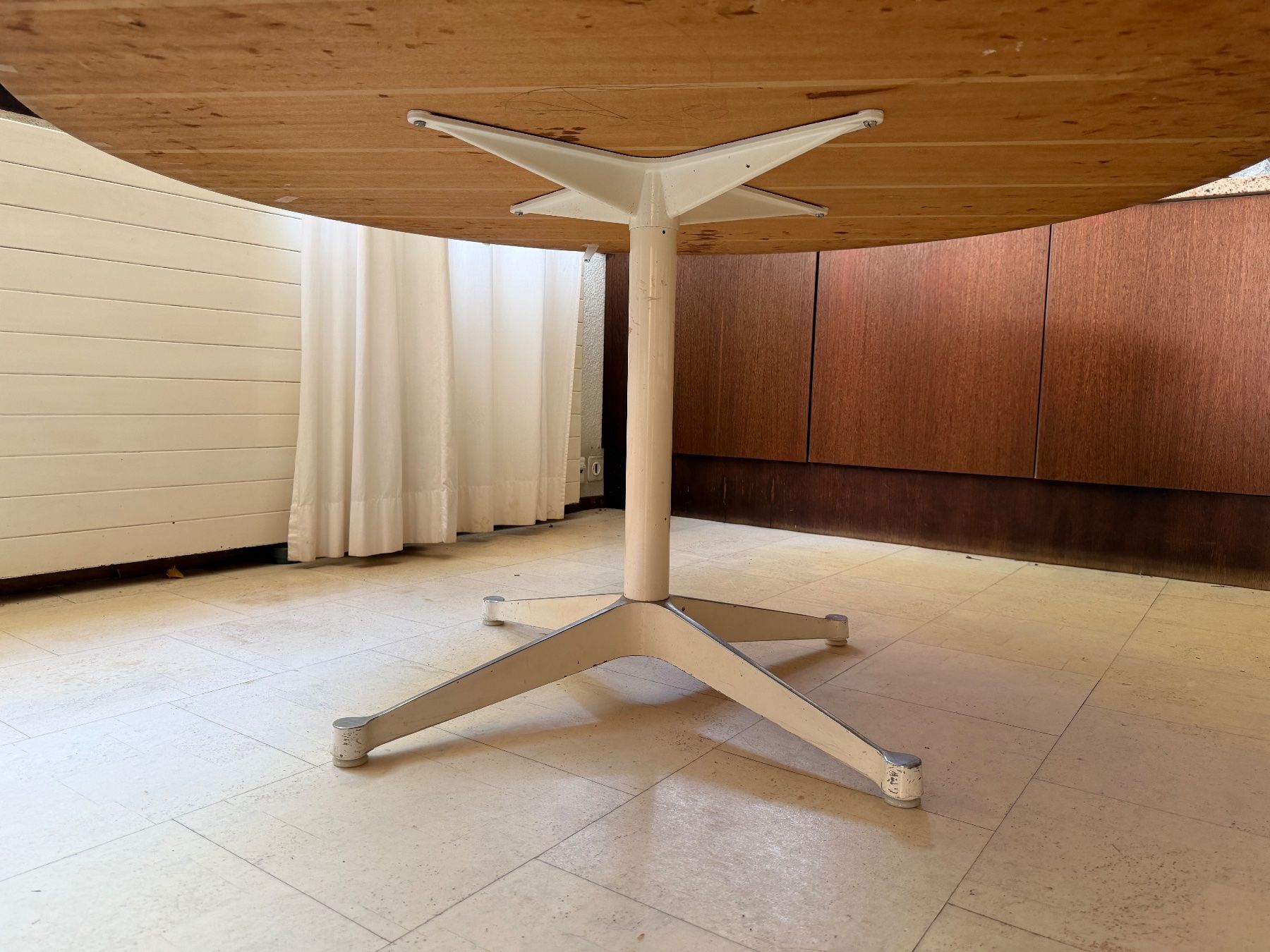 Eames Tavoli: Eames Round Table "Contract Table", Vitra/Herman Miller – Usato da Luzern venduto da jd111111 2