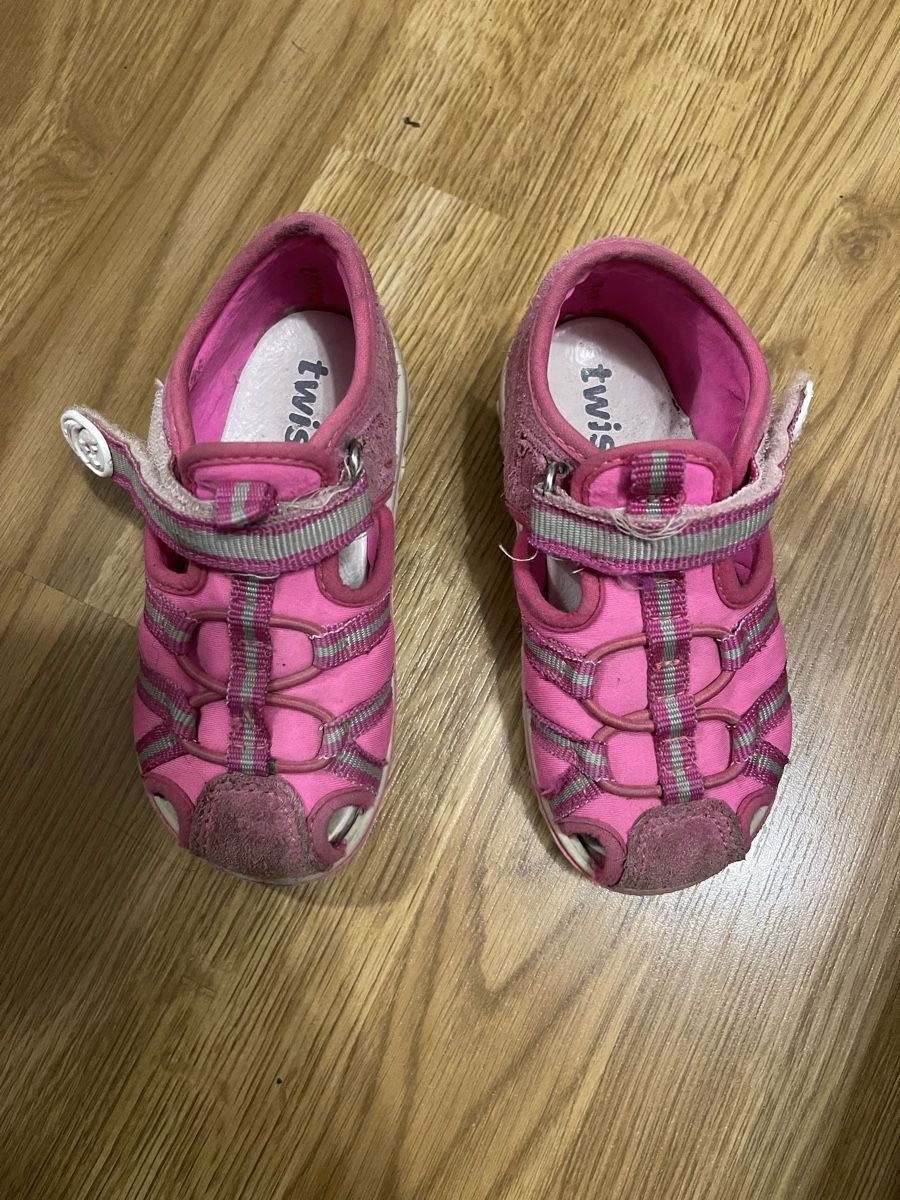 Scarpe per ragazze: Sandalen Gr. 24 – Usato da Suhr venduto da RIE83