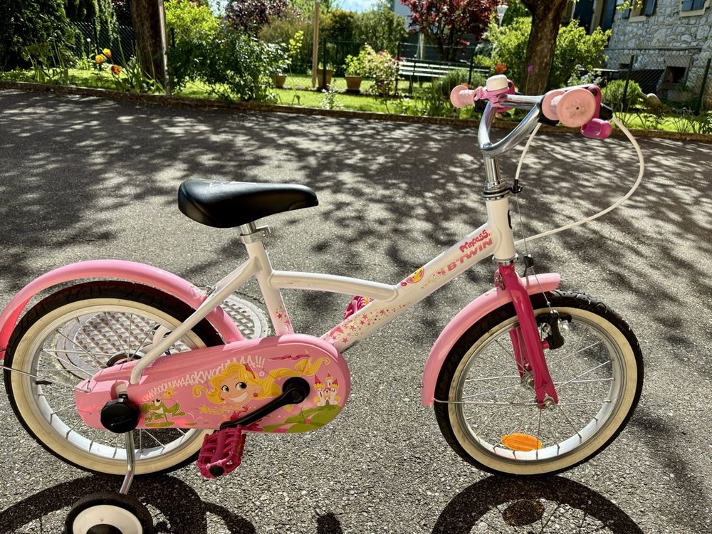 Velo BTwin Princess 16 pouces. Vendu 169.99 chez Decathlon Acheter sur Ricardo