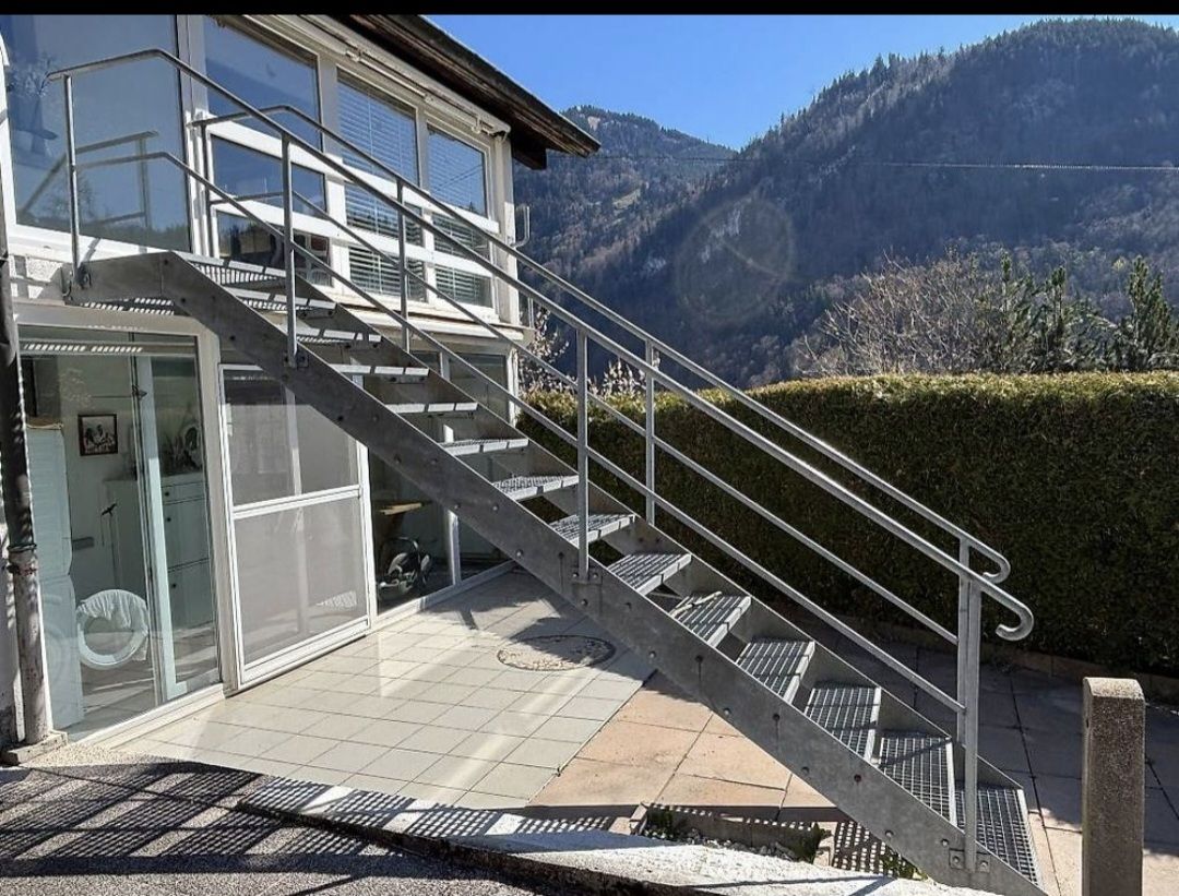 Scale: Treppe mit Podest und Geländer – Usato da Reichenbach i. K. venduto da Wskorpion