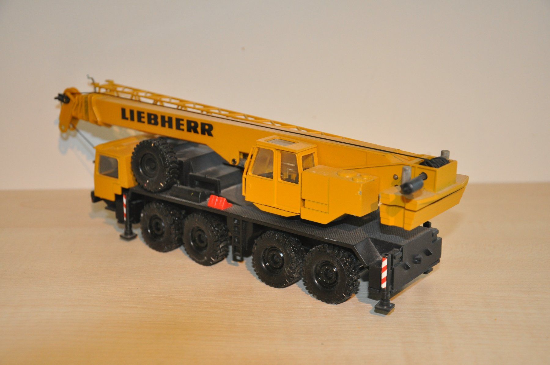 Conrad Kit di modellismo & Modellini statici: LIEBHERR Mobilkran – Difettoso da Mitlödi venduto da worker04 1