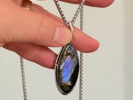 Collier avec pendentif labradorite