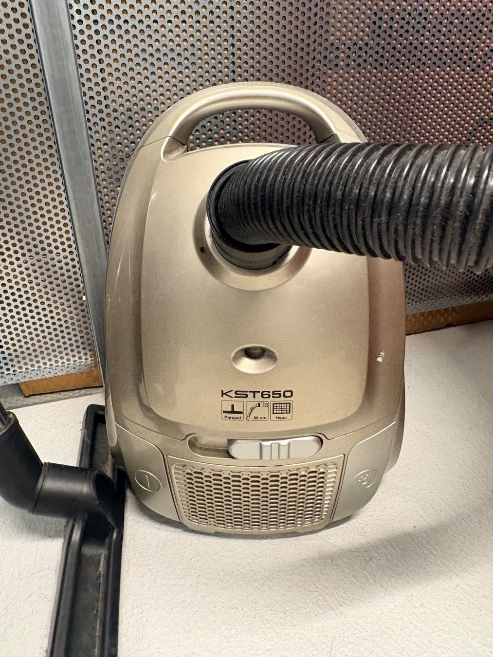 Staubsauger & Zubehör: Vacuum Cleaner Model KST650 – Gebraucht aus Zürich von akh_7xjv