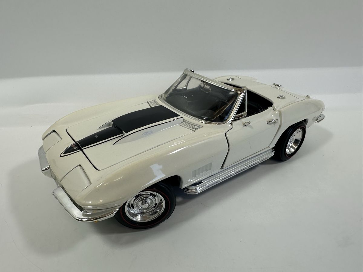 AMT/ERTL Modellautos: Chevrolet Corvette C2 1:18, ERTL, mit Klappscheinwerfer – Gebraucht aus Zofingen von rf9_x2xt 1