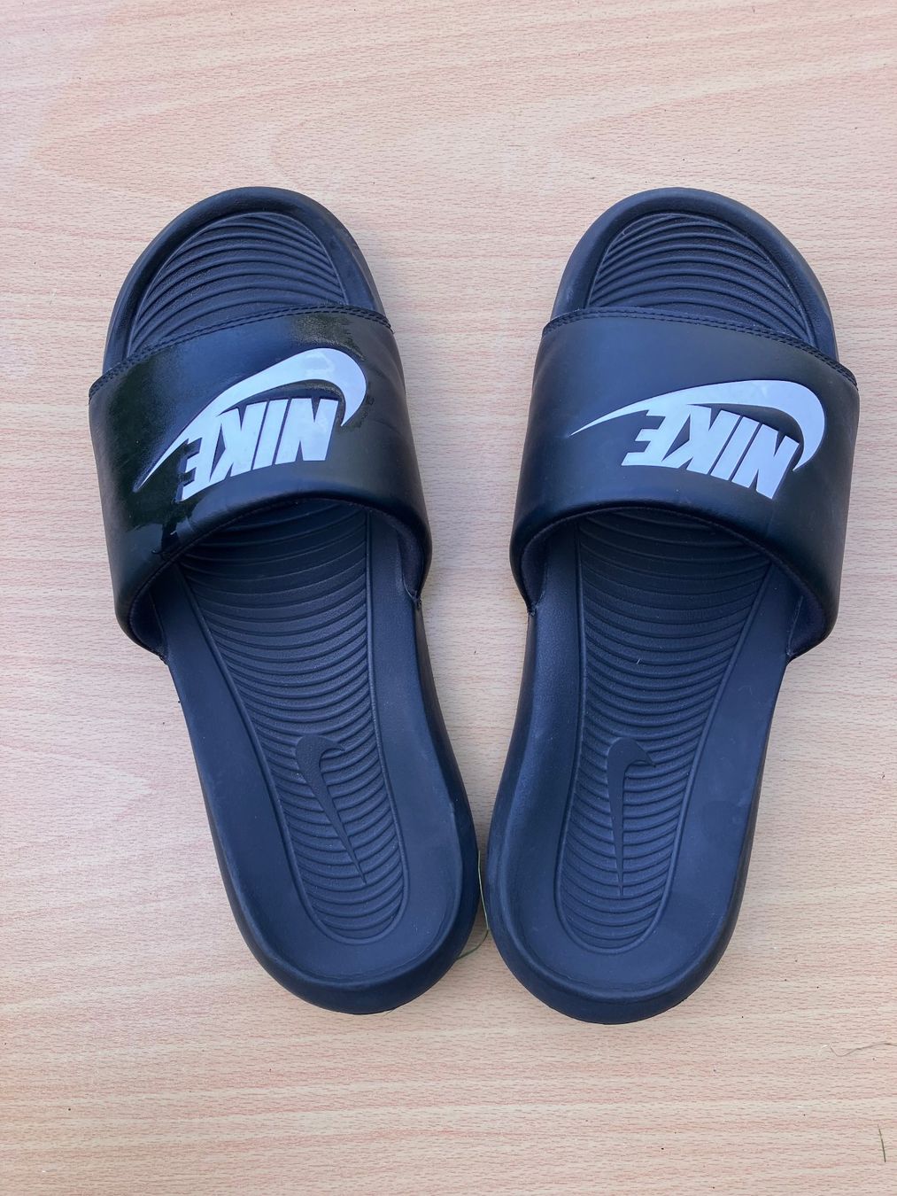 Scarpe da uomo: Nike Slides Victori one Gr 42 – Usato da Burgdorf venduto da Sole05