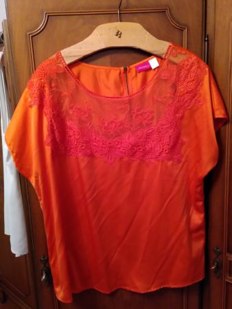 Orange Sommerbluse mit Spitze, Grösse 48/50, neuwertig