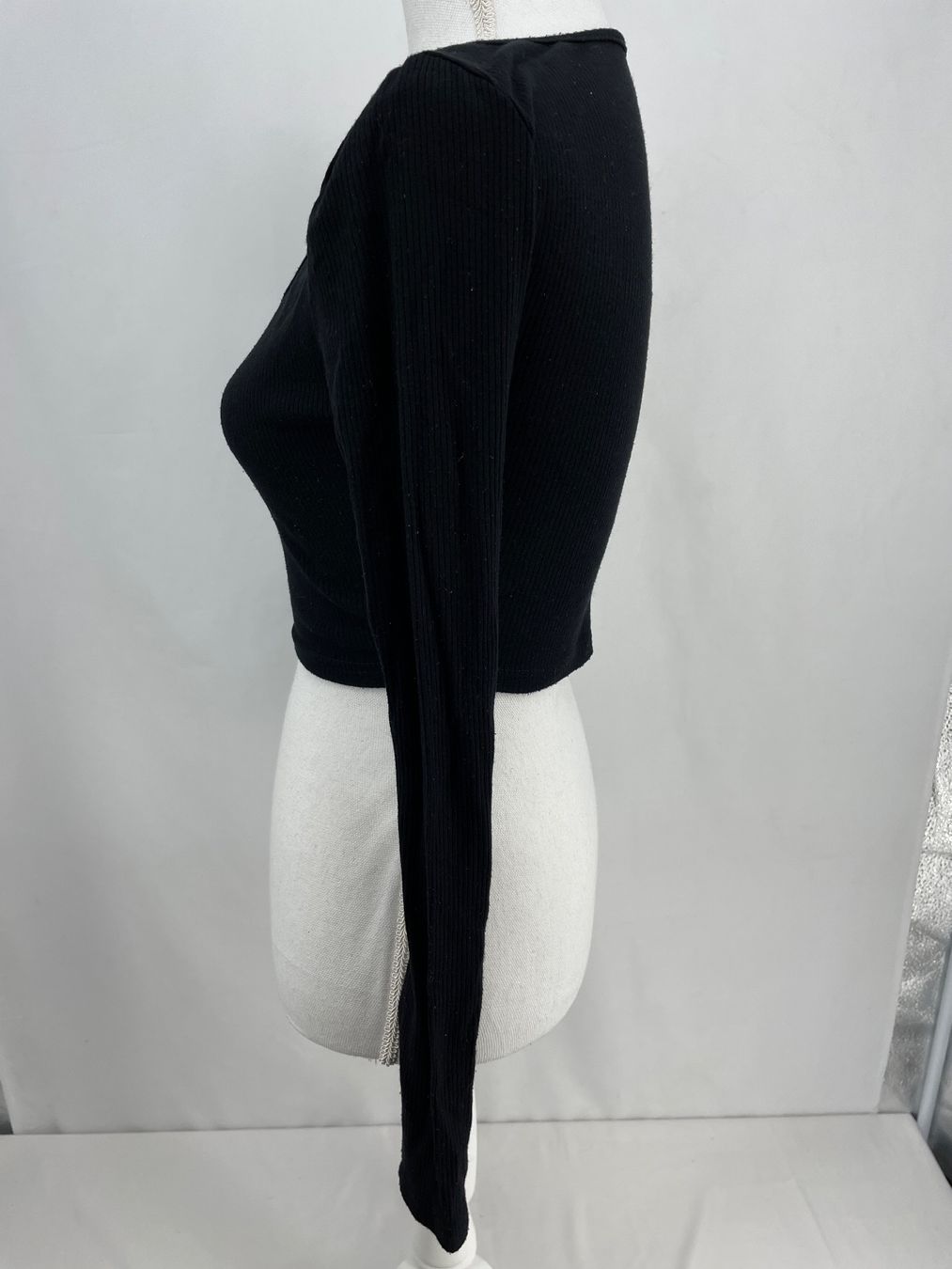 Tops: Top Pull noir décolleté en V – Gebraucht aus Lausanne von PlusValue_Lausanne 3