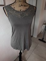 Top mit Spitzen oliv M
