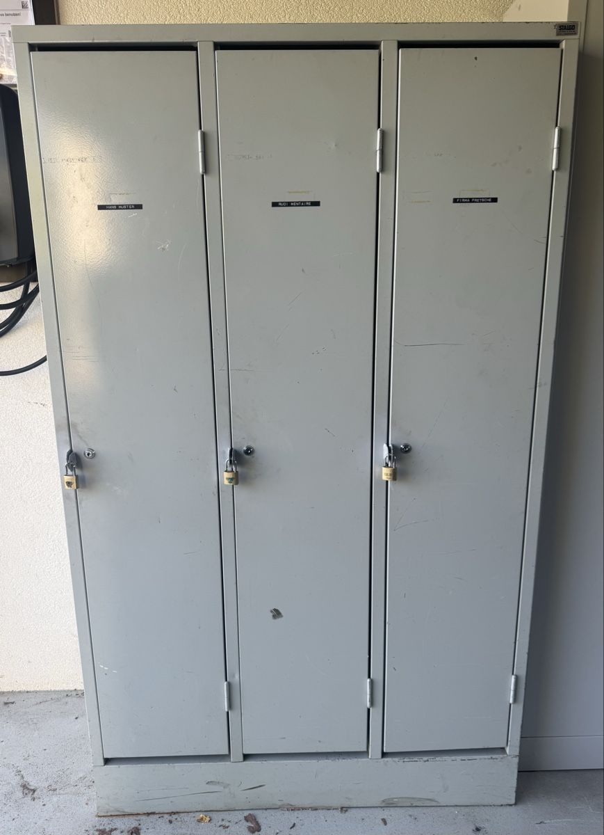 Guardaroba: Spind - 3er Garderobenschrank – Usato da Oberhasli venduto da kines69