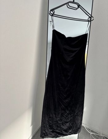 Robe bustier en velours noir, idéale fêtes 💃