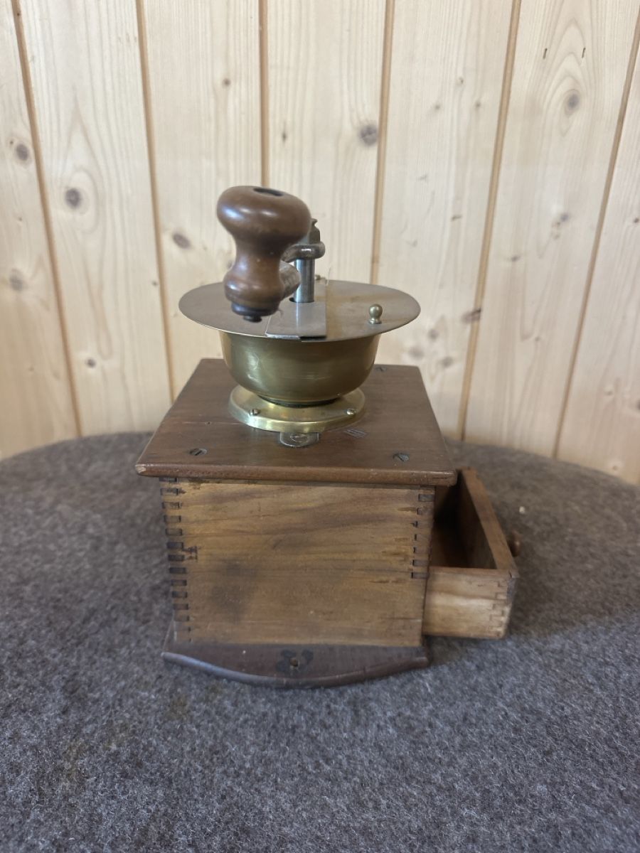 Macchine per caffè & Macchine per espresso: Antike Kaffeemühle Holz Messing – Usato da Baar venduto da Hillsboro 1