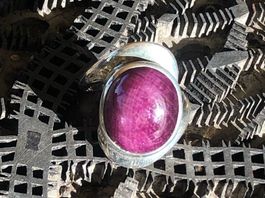 RUBIN Cabochon in Silberring