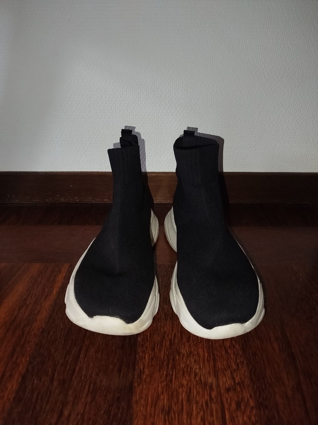 Chaussures femmes: Sneakers aus elastischem Material – D'occasion à St. Gallen par jbu_ns6v 1