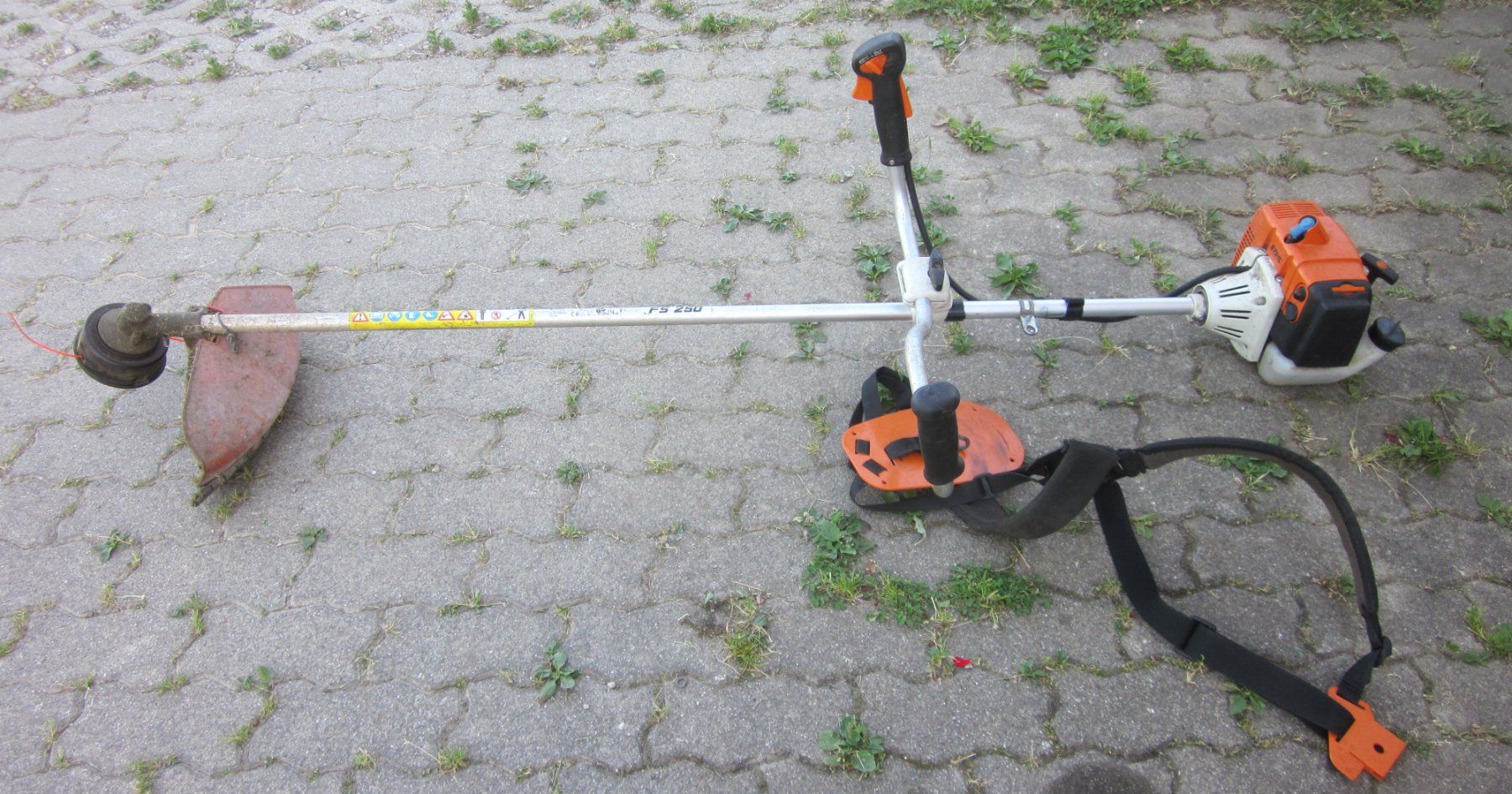 Stihl Alle Maschinen: Freischneider Stihl FS 250 – Gebraucht aus Mosnang von Schoenis 2
